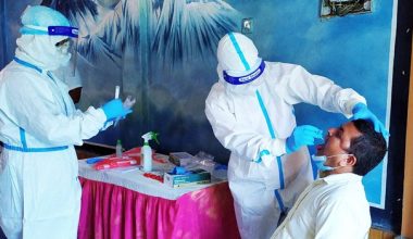 सूर्यविनायकद्वारा कन्ट्याक्ट ट्रेसिङ गर्दै टोलटोलमा स्वाब सङ्कलन शुरु