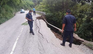 लमही–घोराही सडकखण्ड अन्तर्गत भासिएकाे सडक
