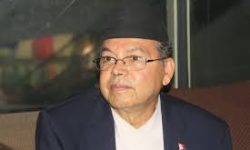 पूर्वप्रधानमन्त्री खनालद्वारा इलाम अस्पताललाई पीपीई वितरण