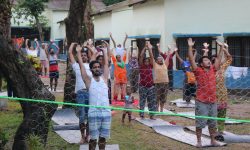 योग गर्दै काेराेना सङ्क्रमित