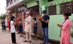 कोराना विजेतालाई पुष्पगुच्छा