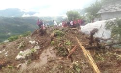 बागलुङमा भिषण पहिरो : दुईको मृत्यु, १५ बढी घर बगाएको अनुमान