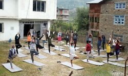 योगाभ्यास गर्दै कोरोना सङ्क्रमित