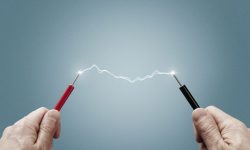 करेन्ट लागेर मृत्यु