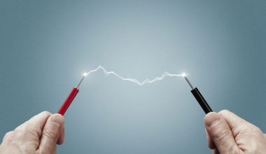 करेन्ट लागेर मृत्यु