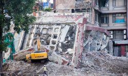 सुन्धारा स्थित काठमाडौं मल भत्किँदा डोजर चालक घाइते