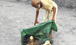 छोराको कंकाल सम्हालेर राख्ने बुबा