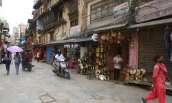 निषेधाज्ञा खुकुलो भएसँगै न्यूरोडमा खुल्न थाले पसलहरू