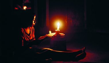 तनहुँका एक सय घरधुरी अन्धकारमा बस्न बाध्य