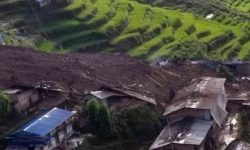 बाग्लुङमा पहिरोले तीन घर पुर्यो, एकको मृत्यु