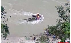 एकाबिहानै मर्स्याङ्दीमा मिनी ट्रक खस्यो