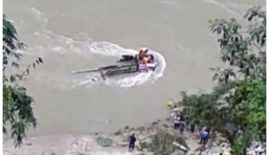 एकाबिहानै मर्स्याङ्दीमा मिनी ट्रक खस्यो