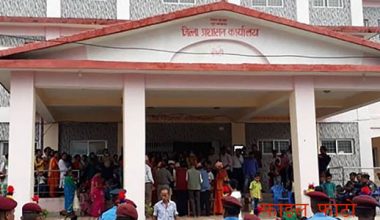 जिल्ला प्रशासन कार्यालय डोटीमा सेवाग्राहीको थेगिनसक्नु भीड