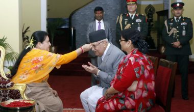 यस वर्ष राष्ट्रपति र प्रधानमन्त्रीले सर्वसाधारणलाई टिका नलगाउने