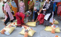 विपन्न तथा एकल महिलालाई खाद्यान्न वितरण