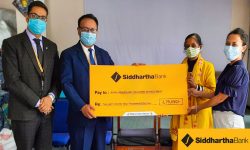 सिद्धार्थ बैंकद्वारा ग्रामीण स्वास्थ्य र शिक्षा सेवा गुठीलाई सहयोग