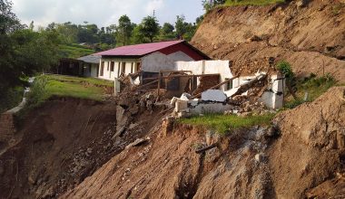 पहिरोले वालिङकाे विद्यालय भवनमा पुर्‍याएको क्षति
