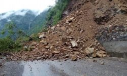 पहिरोले भीमदत्त राजमार्ग अवरुद्ध, सात जिल्लाको यातायात ठप्प