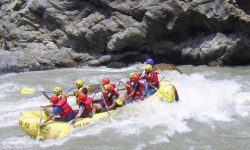 त्रिशूलीमा छालसँगको भलाकुसारी