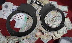 एक लाख ४४ हजार रूपैयाँ सहित आठ जुवाडे पक्राउ