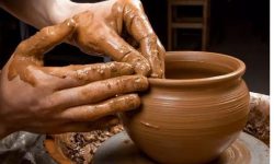 चाडपर्व लक्षित गरी माटोको भाडा बनाउन व्यस्त