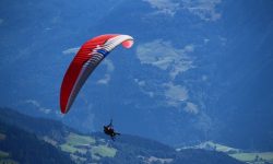 पोखरामा प्याराग्लाइडिङ दुर्घटना हुँदा पाइलटको मृत्यु, एक युवती घाइते