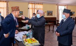 नेकपा सचिवालय बैठकमा पौडेलको जन्मदिन सेलिब्रेट
