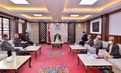 प्रधानमन्त्रीद्वारा निर्वाचन आयोगका पदाधिकारीसँग छलफल