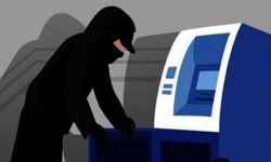 रातको समयमा एटीएम मेसिन फोडिरहेको अवस्थामा युवक पक्राउ