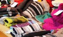 चेपाङ बालबालिकालाई न्यानो कपडा वितरण