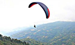 प्याराग्लाइडिङको व्यावसायिक उडान हुँदै
