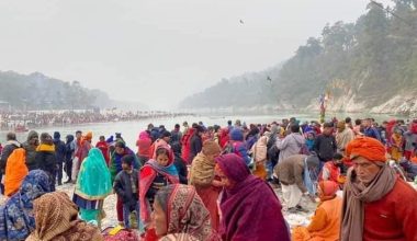 तीन लाख भक्तजनले देवघाटमा स्नान गरे