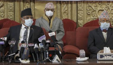 अधिनायकवादी र निरंकुश चरित्र प्रदर्शन गर्न रोक्न प्रधानमन्त्रीलाई नेकपाको चेतावनी