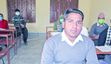 संस्कृत पढ्दै मुस्लिम विद्यार्थी