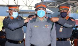 सशस्त्र प्रहरी महानिरीक्षक खनालबाट दर्ज्यानी चिन्ह प्रदान