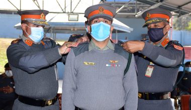 सशस्त्र प्रहरी महानिरीक्षक खनालबाट दर्ज्यानी चिन्ह प्रदान