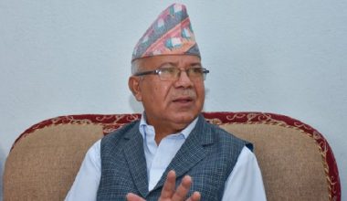 प्रधानमन्त्री ओलीको पार्टी धुलो छाप पार्टी : माधव नेपाल
