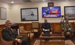 राजदूत आचार्यले भेटे भारतीय जनरल रावतलाई