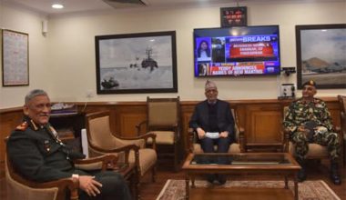 राजदूत आचार्यले भेटे भारतीय जनरल रावतलाई