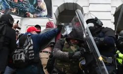 ट्रम्प समर्थकको हिंसामा घाइते भएका प्रहरीको मृत्यु