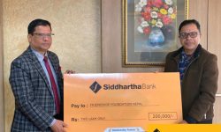 सिद्धार्थ बैंकद्वारा पुस्तकालय भवन निर्माणका लागि दुई लाख रुपैयाँ सहयोग