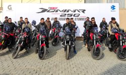 बजाज डोमिनार २५० खरिद गर्ने ग्राहकहरुलाई साँचो हस्तान्तरण