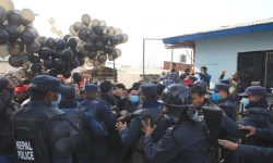 प्रतिनिधिसभा विघटनविरुद्ध कालो बेलुन उडाएर विरोध प्रदर्शन