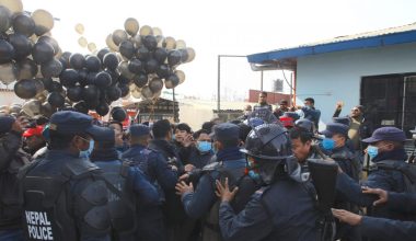 प्रतिनिधिसभा विघटनविरुद्ध कालो बेलुन उडाएर विरोध प्रदर्शन