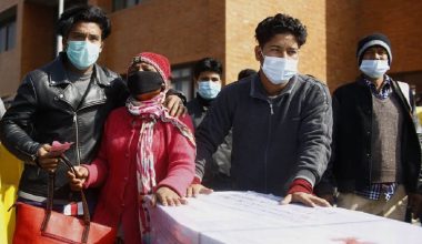 मलेसियाबाट १७ वटा शव ल्याउँदा विमानस्थलमा जे देखियो (फोटोफिचर)