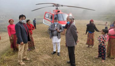देउवा सवार हेलिकप्टर गोरखामा आकस्मिक अवतरण