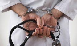 नक्कली डाक्टर बनी सिफारिस गर्ने पन्थी पक्राउ