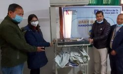 ज्योति विकास बैंकद्वारा २ अस्पताललाई बेबी वार्मर प्रदान