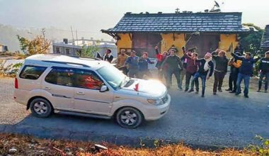 खानेपानी मन्त्रीलाई जाजरकोटमा कालो झण्डा देखाइयो