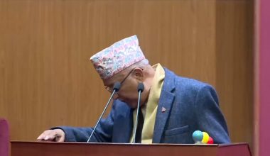 राष्ट्रियसभा रोष्टमको भूइँमा प्रधानमन्त्री ओलीले थुकेपछि‍ …